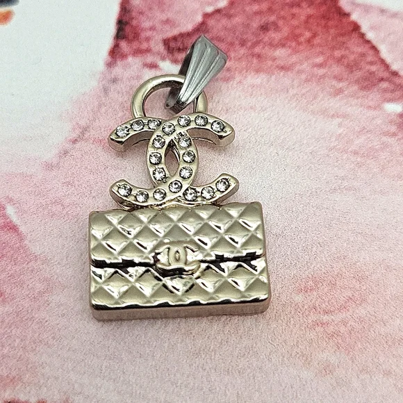 Luxury Charm/Zipper Pull - Picture 3 of 6